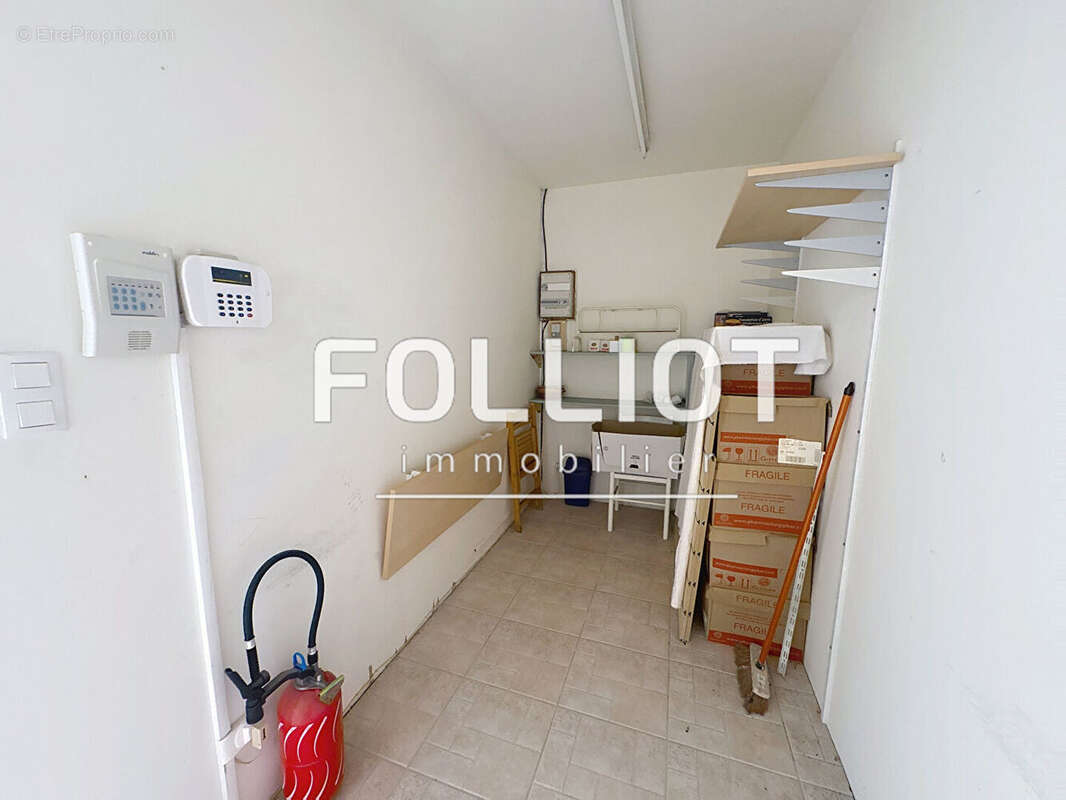 Commerce à SAINT-GEORGES-DE-REINTEMBAULT