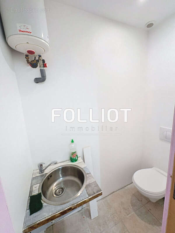 Commerce à SAINT-GEORGES-DE-REINTEMBAULT