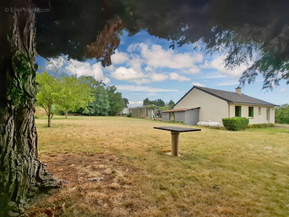 Maison à MONTREUIL-SUR-ILLE