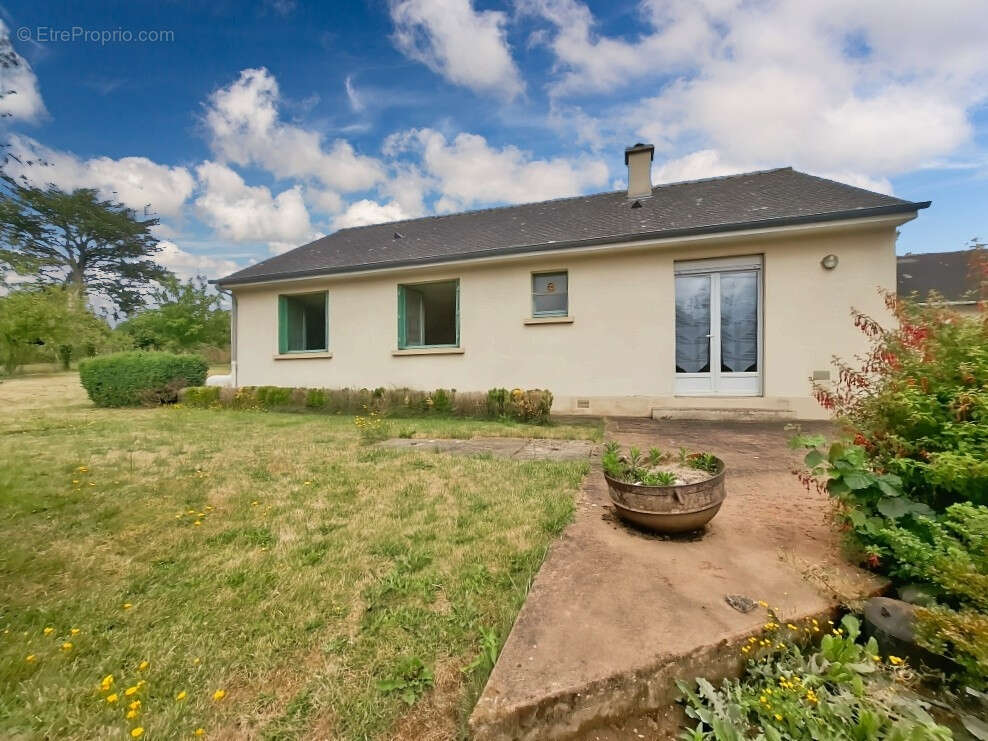 Maison à MONTREUIL-SUR-ILLE