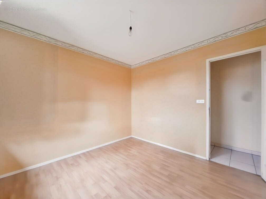 Maison à MONTREUIL-SUR-ILLE