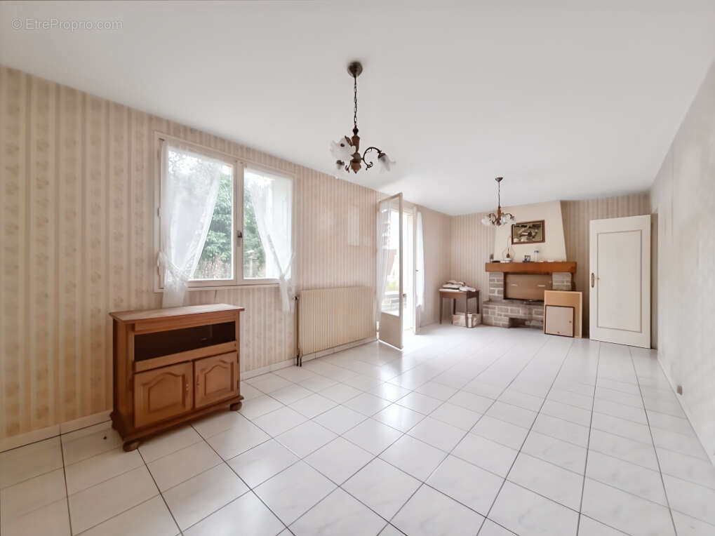 Maison à MONTREUIL-SUR-ILLE