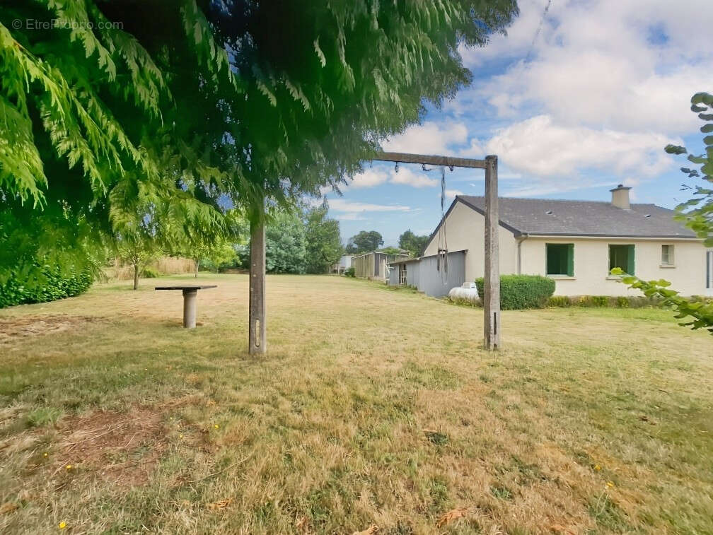 Maison à MONTREUIL-SUR-ILLE