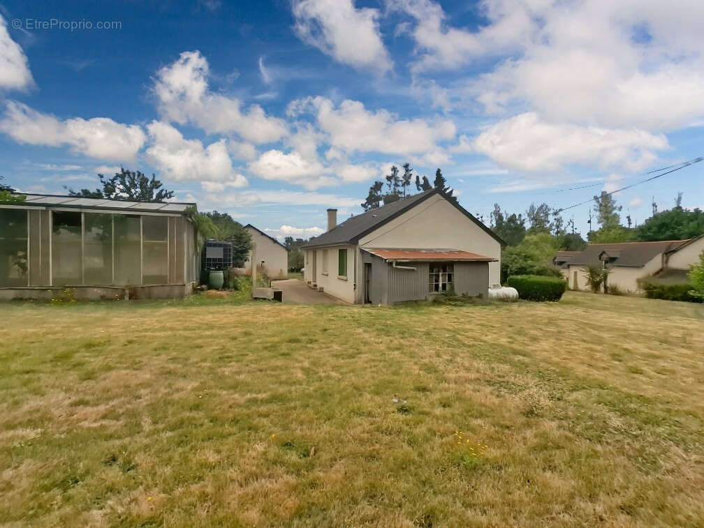 Maison à MONTREUIL-SUR-ILLE