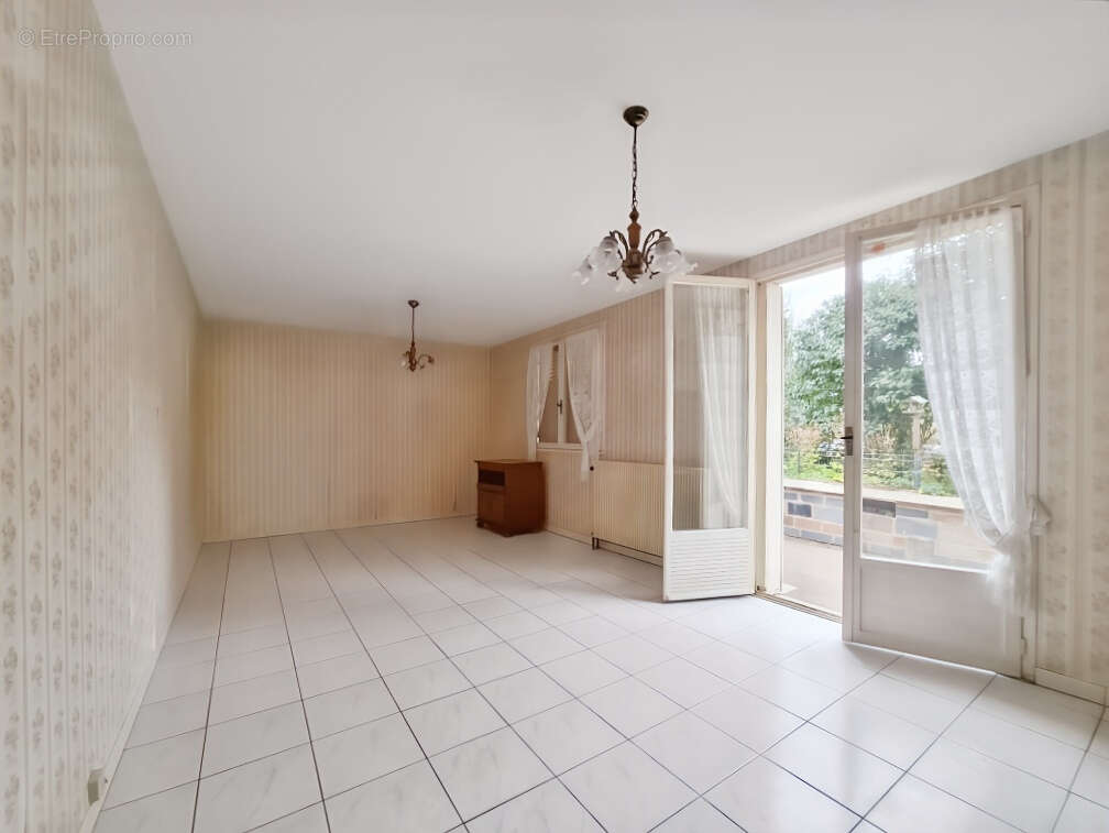 Maison à MONTREUIL-SUR-ILLE