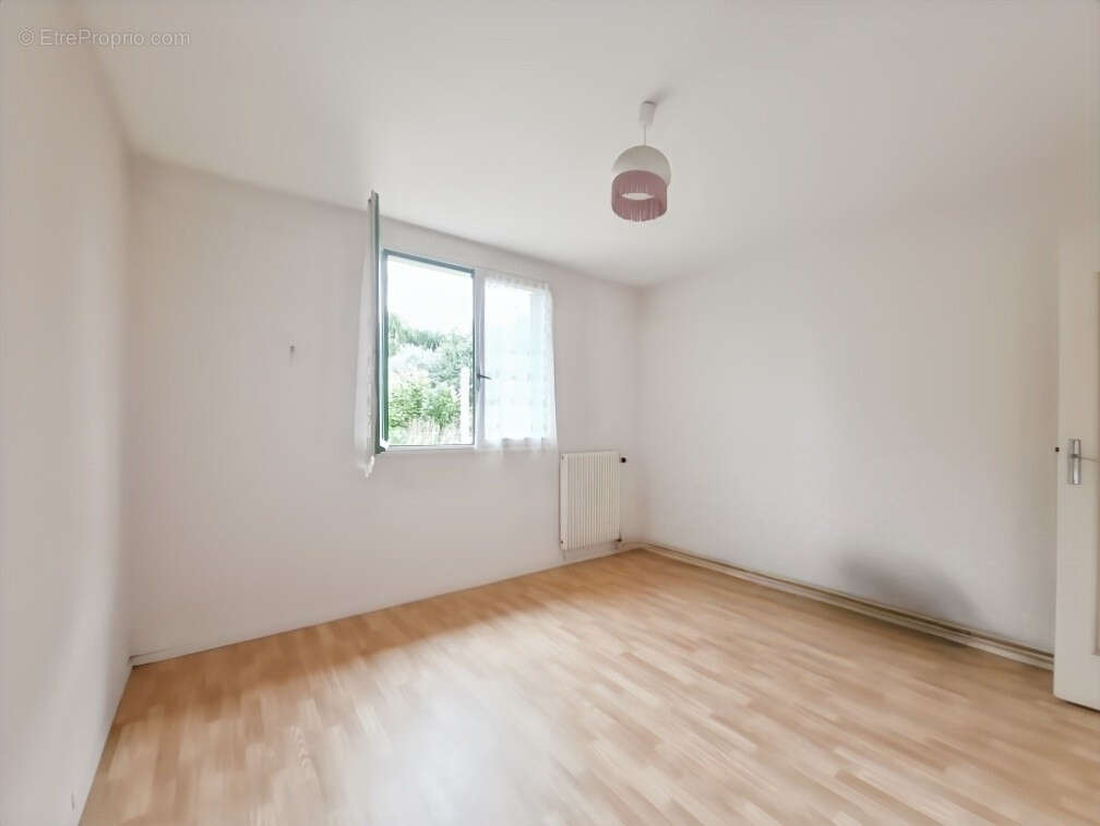 Maison à MONTREUIL-SUR-ILLE