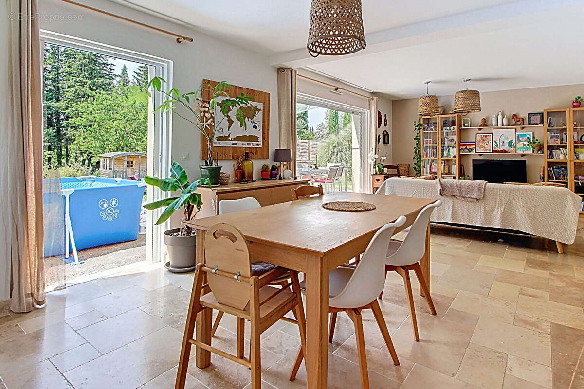 Maison à VILLECROZE