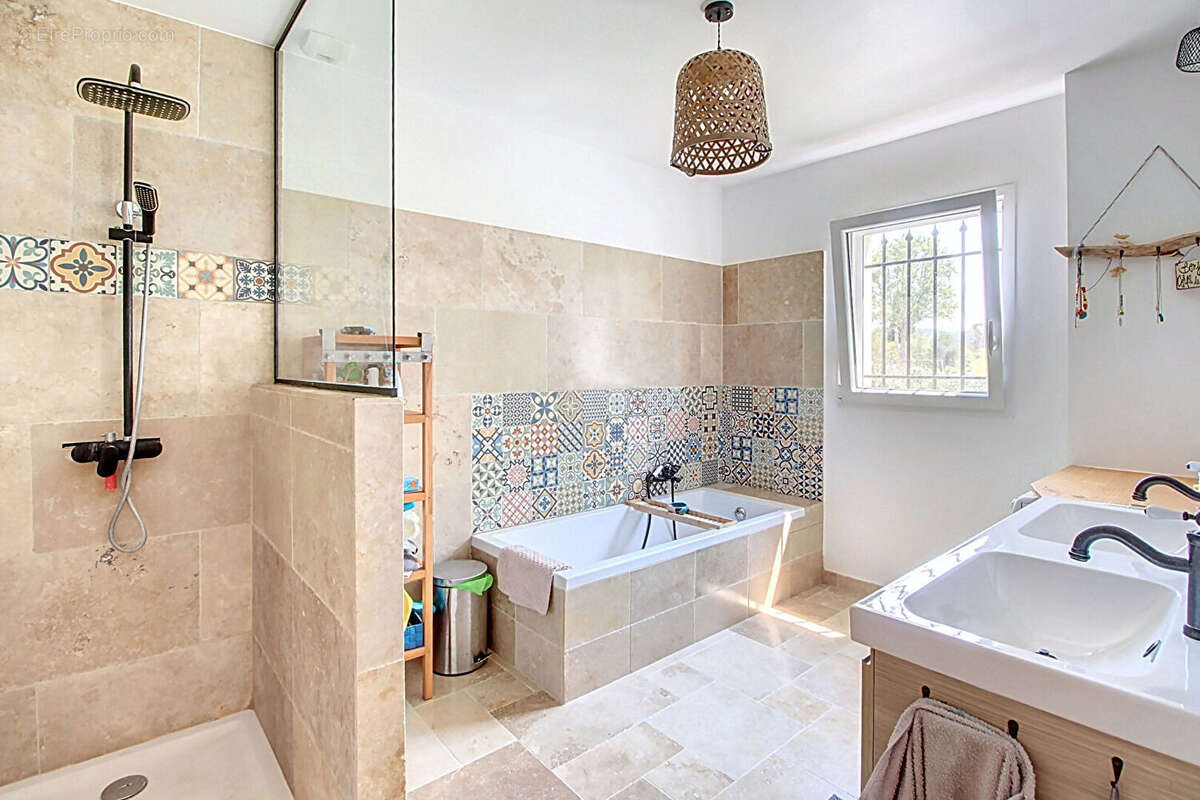 Maison à VILLECROZE