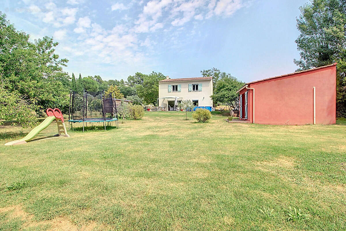 Maison à VILLECROZE