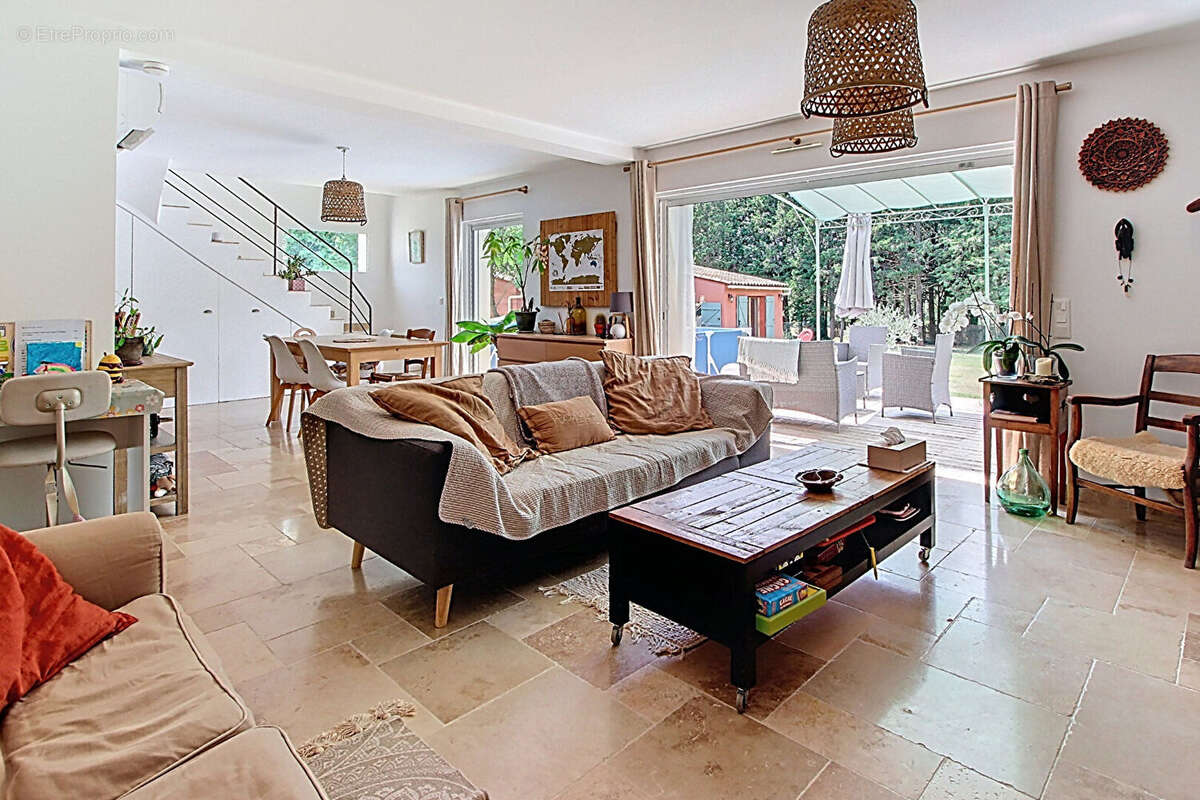 Maison à VILLECROZE