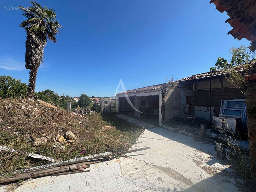 Terrain à TALMONT-SAINT-HILAIRE