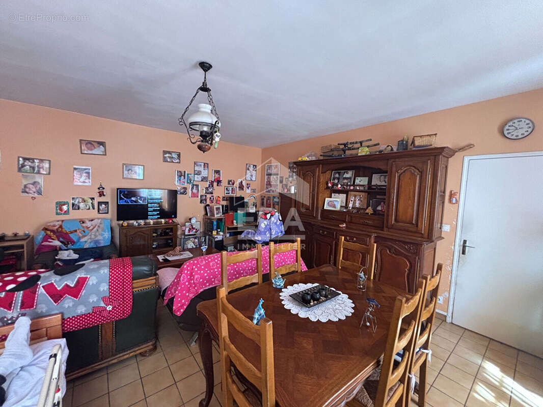 Maison à PRIGNAC-ET-MARCAMPS