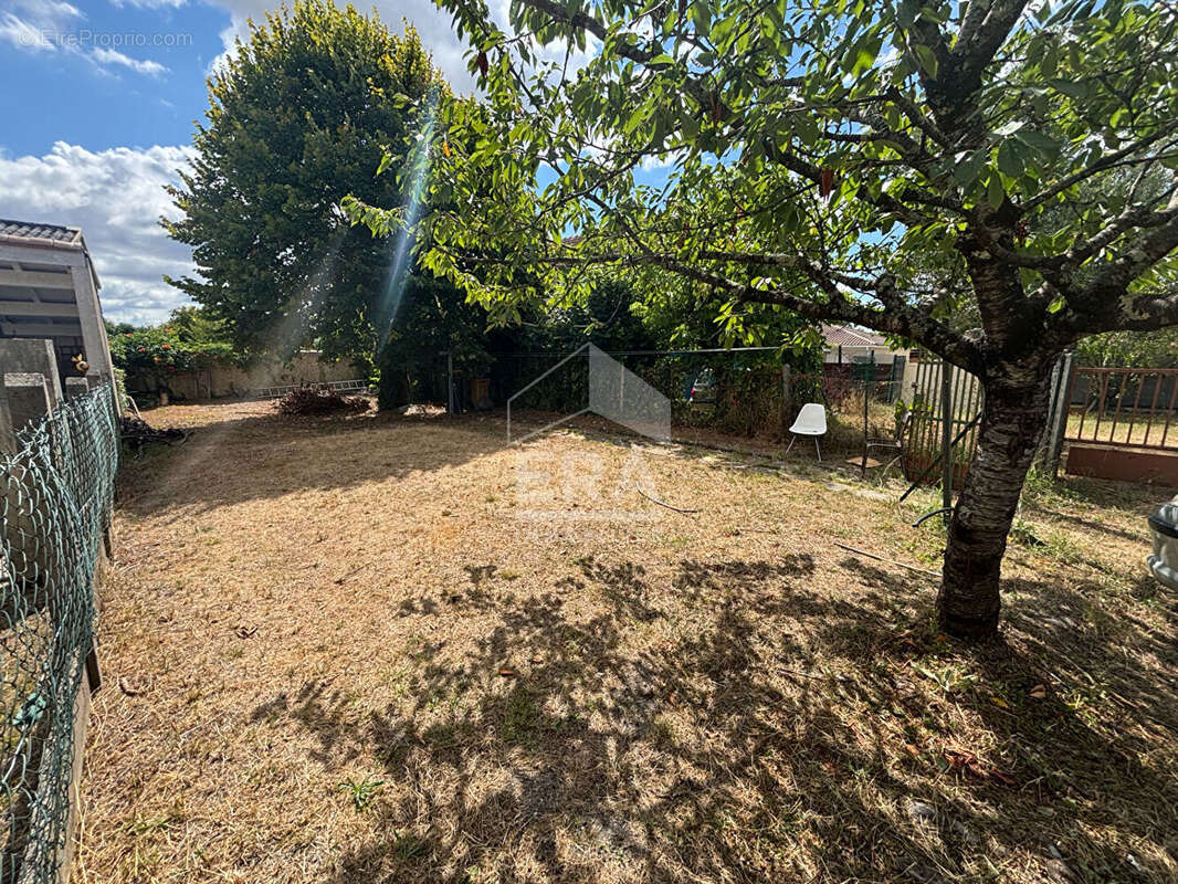 Maison à PRIGNAC-ET-MARCAMPS