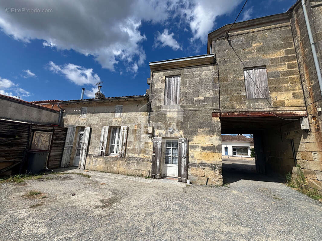 Maison à PRIGNAC-ET-MARCAMPS