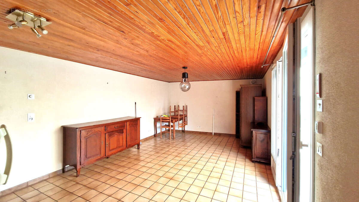 Maison à PARAY-VIEILLE-POSTE