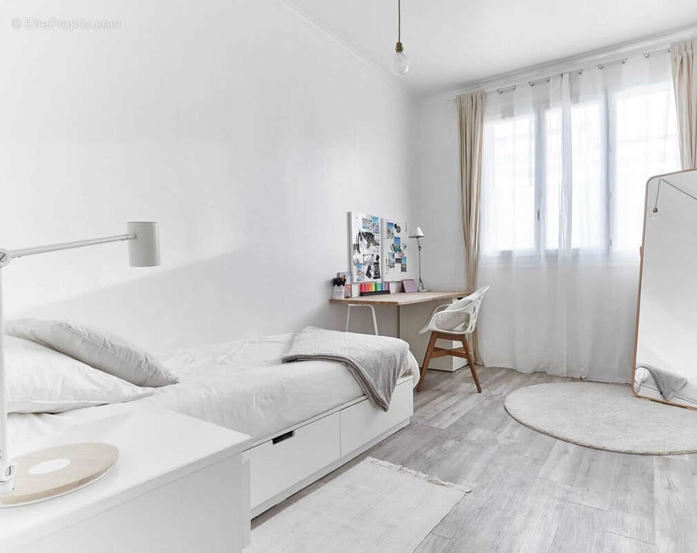 Appartement à LA GARENNE-COLOMBES