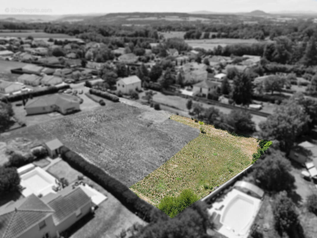 Terrain à PARENTIGNAT