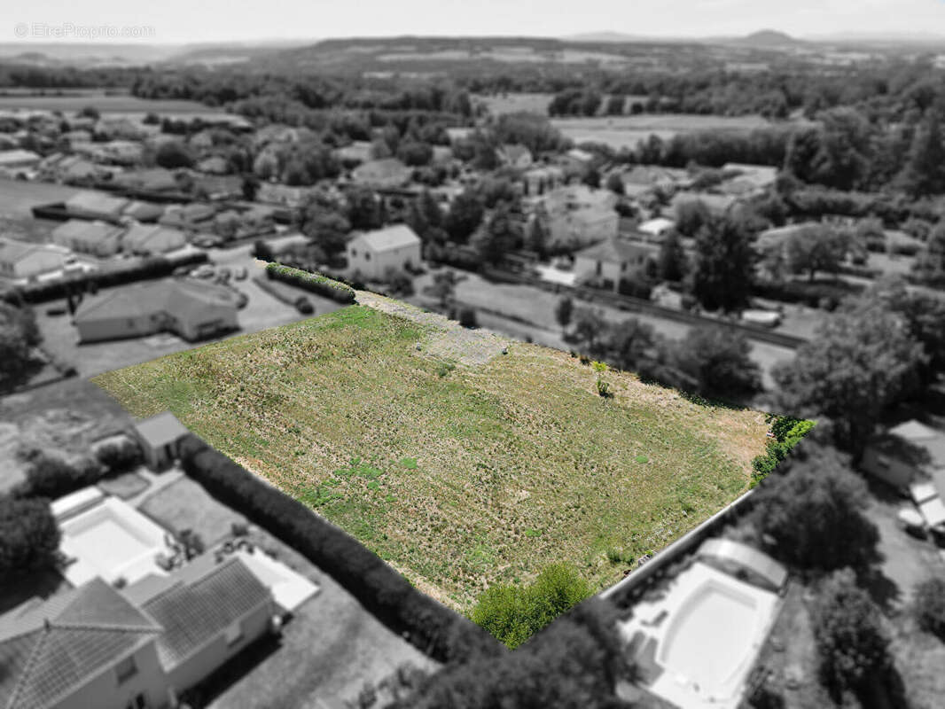 Terrain à PARENTIGNAT