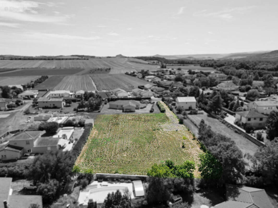 Terrain à PARENTIGNAT