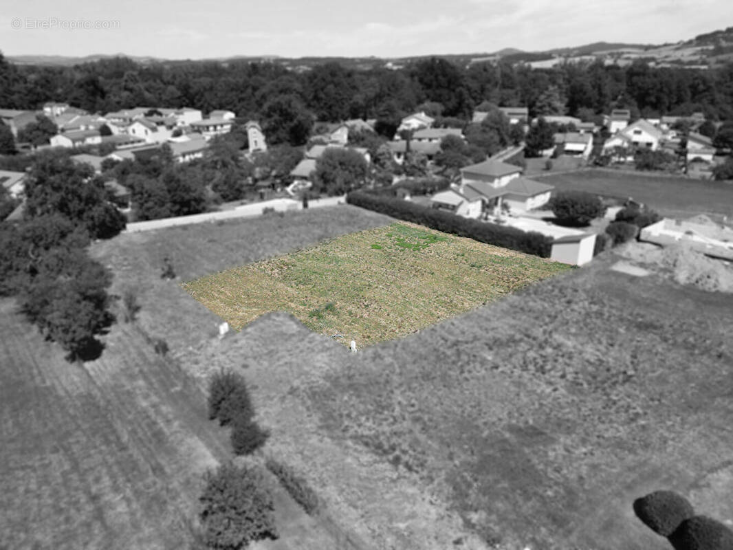 Terrain à PARENTIGNAT