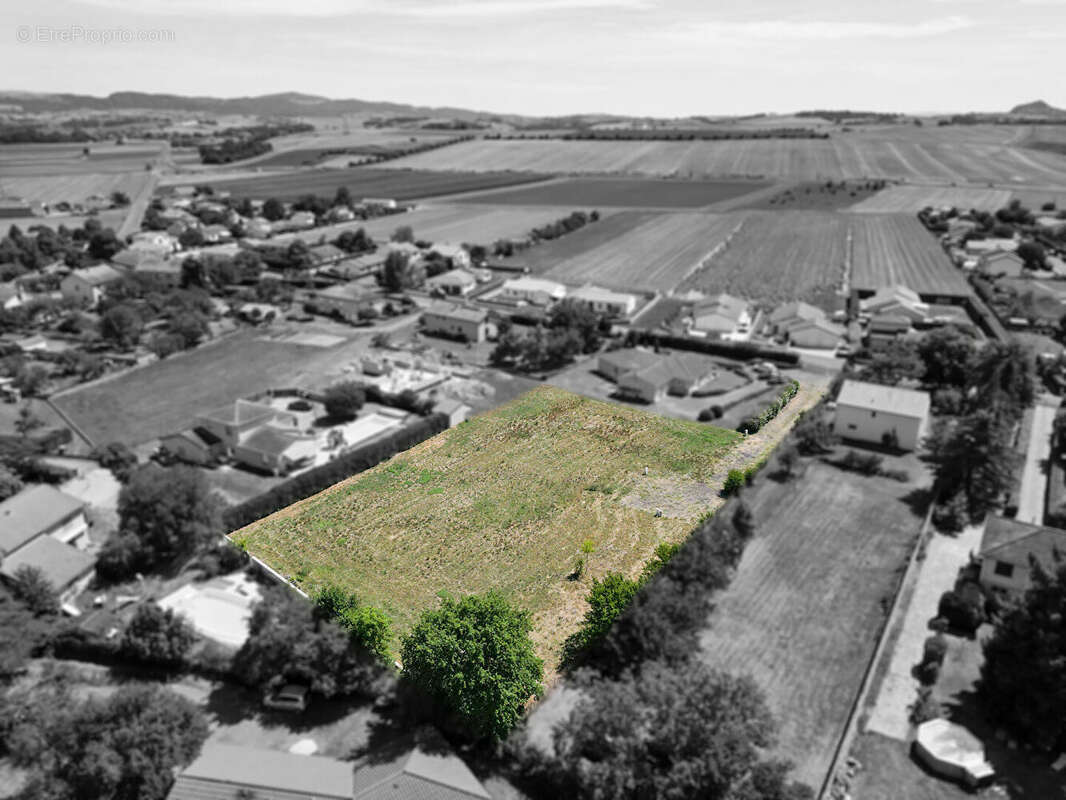 Terrain à PARENTIGNAT