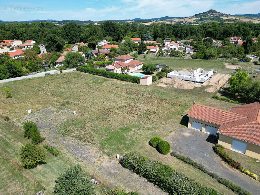 Terrain à PARENTIGNAT