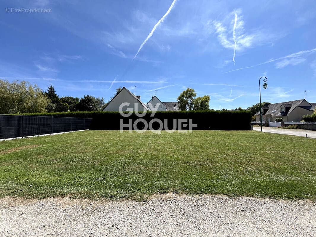 Terrain à MONTERBLANC