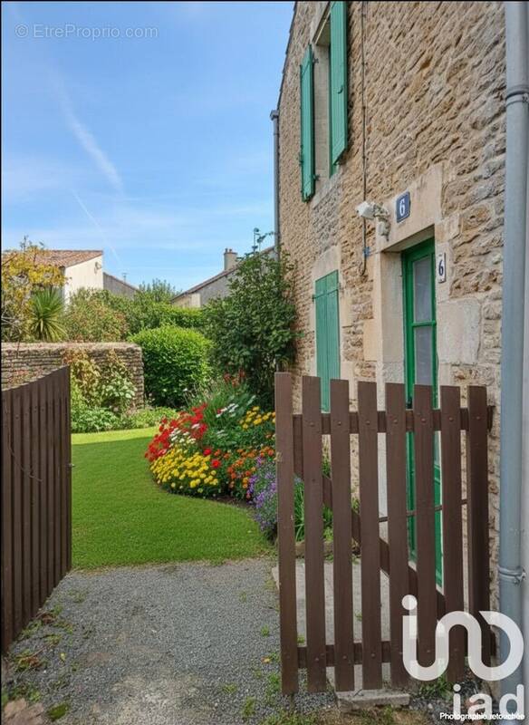 Photo 1 - Maison à LES PORTES-EN-RE