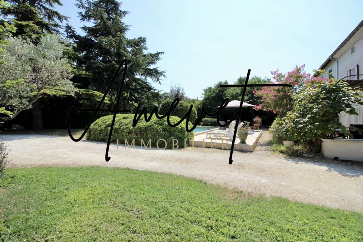 Maison à SAINT-SATURNIN-LES-AVIGNON