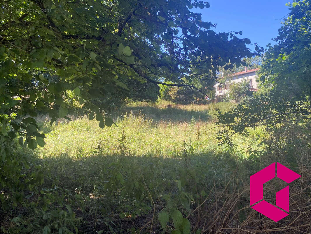 Terrain à SAINT-PIERRE-DU-CHAMP