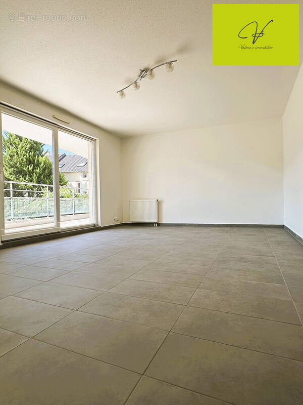 Salon avec accès terrasse - Appartement à FORBACH