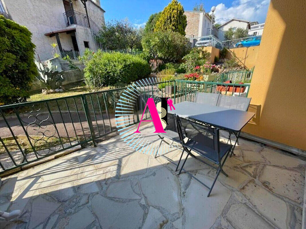 Appartement à VALLAURIS