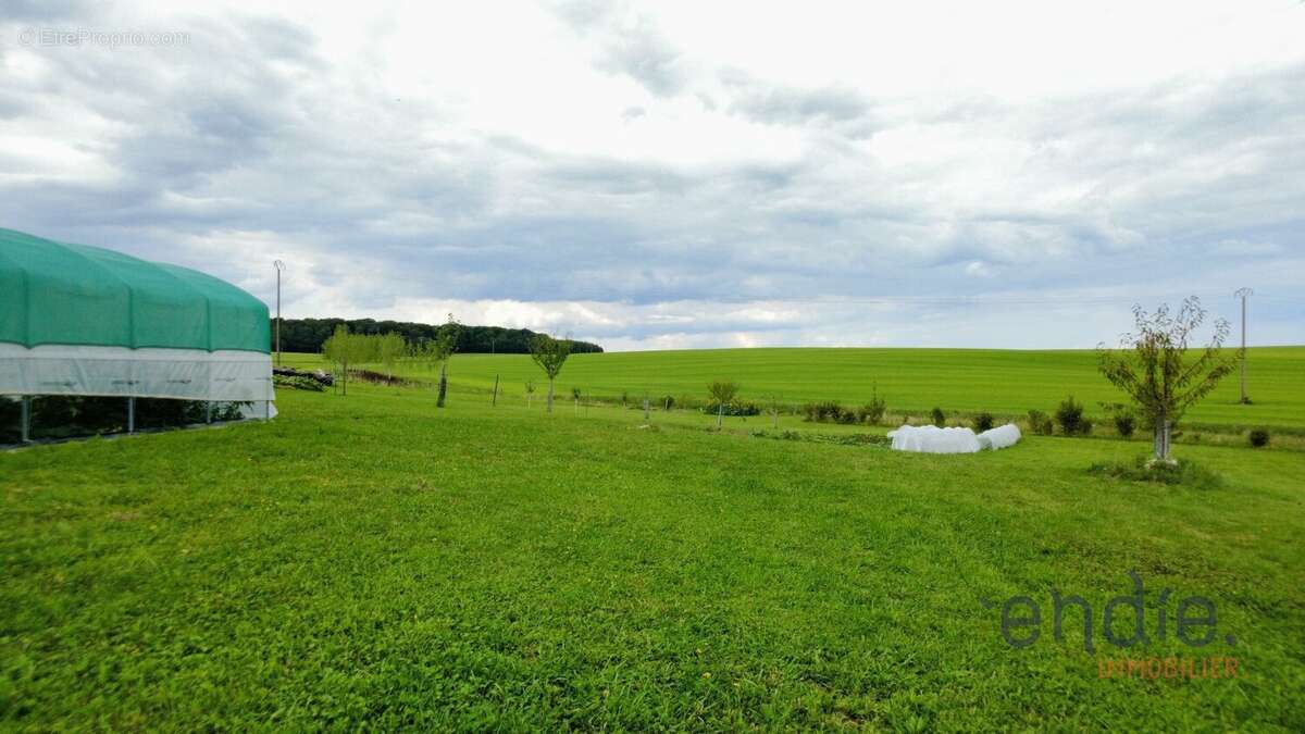 Terrain à BROYE-LES-LOUPS-ET-VERFONTAINE