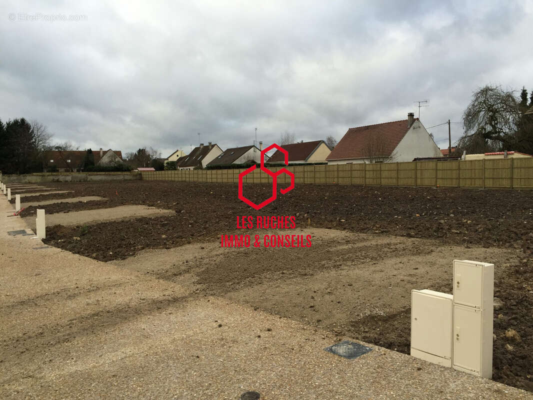Terrain à CLAYE-SOUILLY