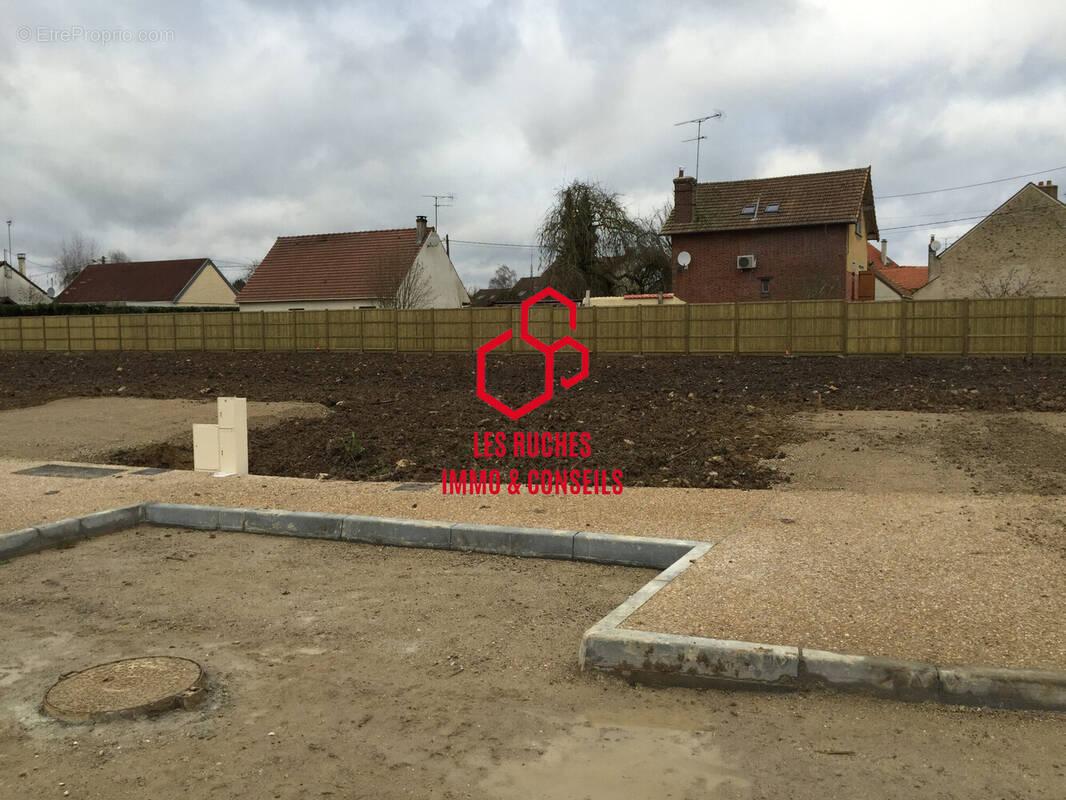 Terrain à CLAYE-SOUILLY