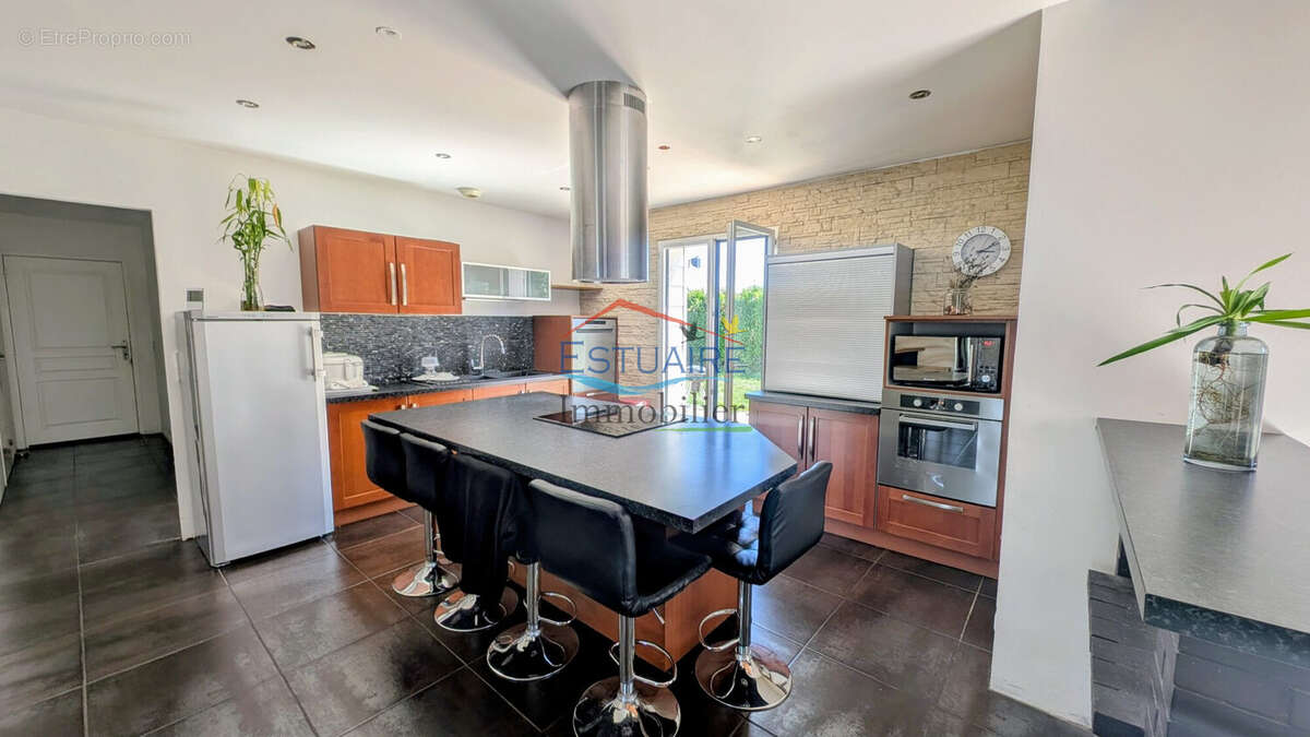 Maison à LA CHAPELLE-LAUNAY