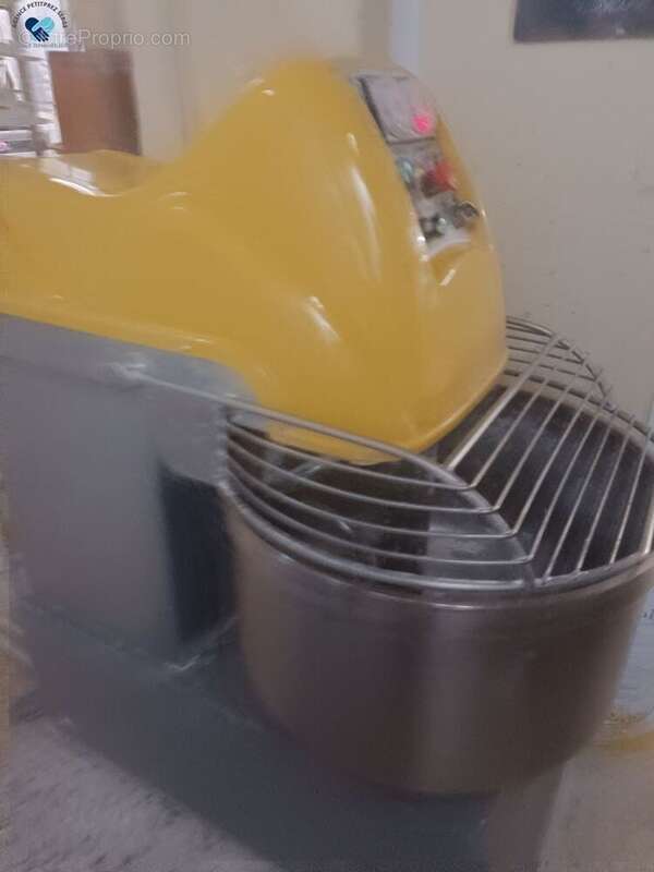 Commerce à VILLENEUVE-LES-BEZIERS