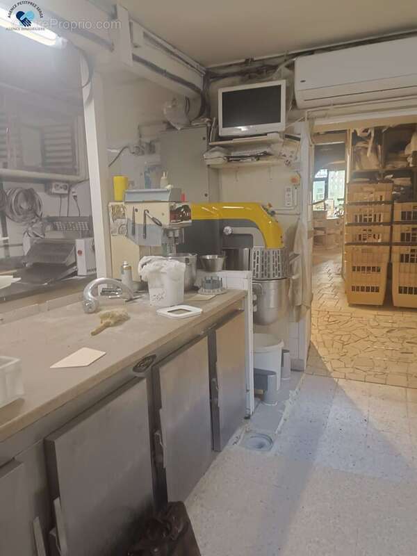 Commerce à VILLENEUVE-LES-BEZIERS