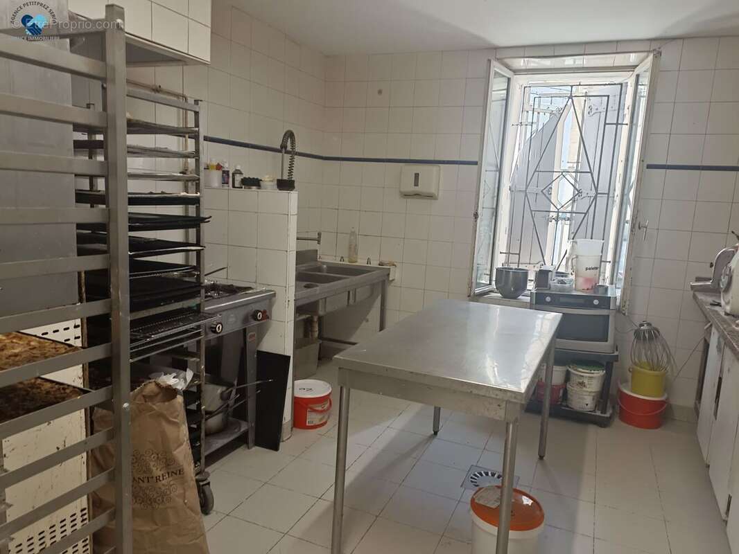 Commerce à CUXAC-D&#039;AUDE