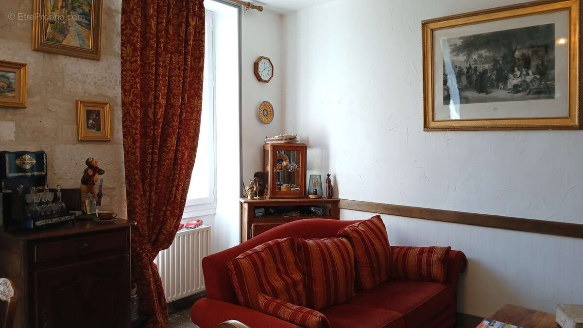 Maison à AUBETERRE-SUR-DRONNE