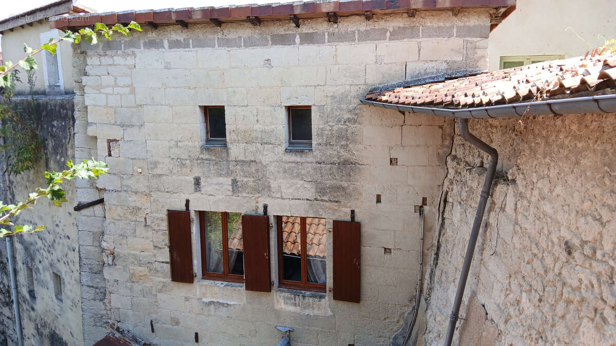 Maison à AUBETERRE-SUR-DRONNE