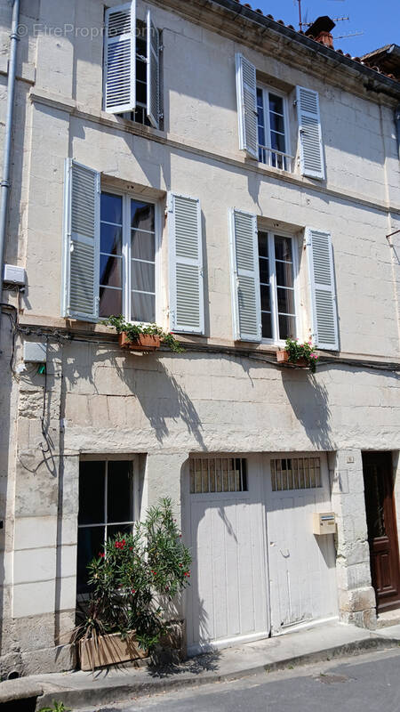 Maison à AUBETERRE-SUR-DRONNE
