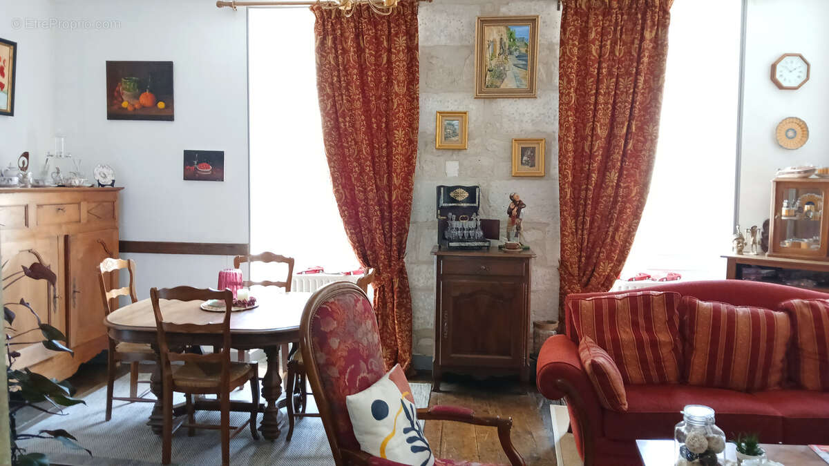 Maison à AUBETERRE-SUR-DRONNE