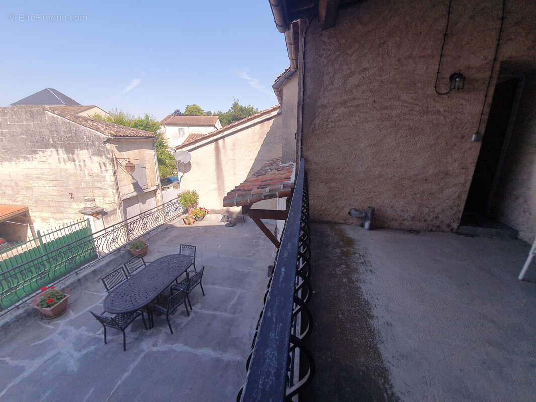 Maison à CHATEAUNEUF-SUR-CHARENTE