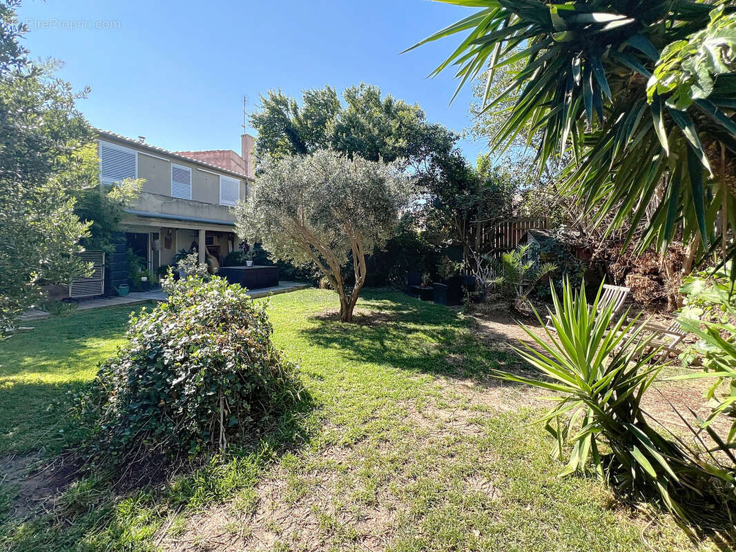 Maison à PEZILLA-LA-RIVIERE