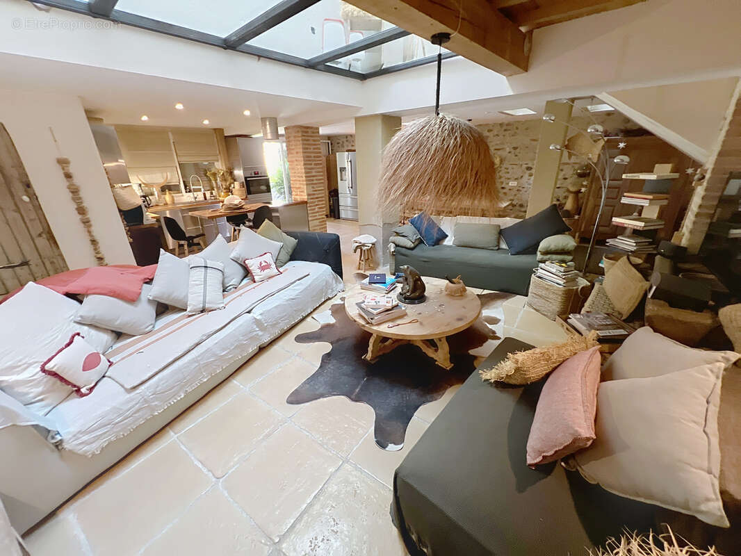 Maison à PEZILLA-LA-RIVIERE