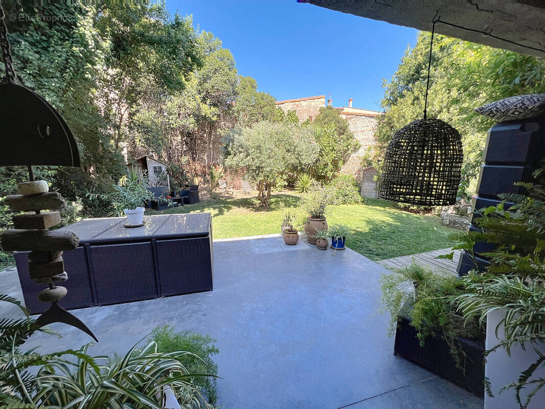 Maison à PEZILLA-LA-RIVIERE