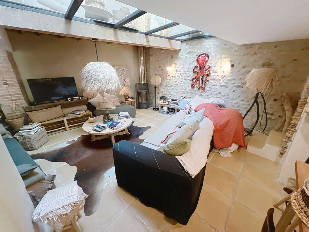 Maison à PEZILLA-LA-RIVIERE