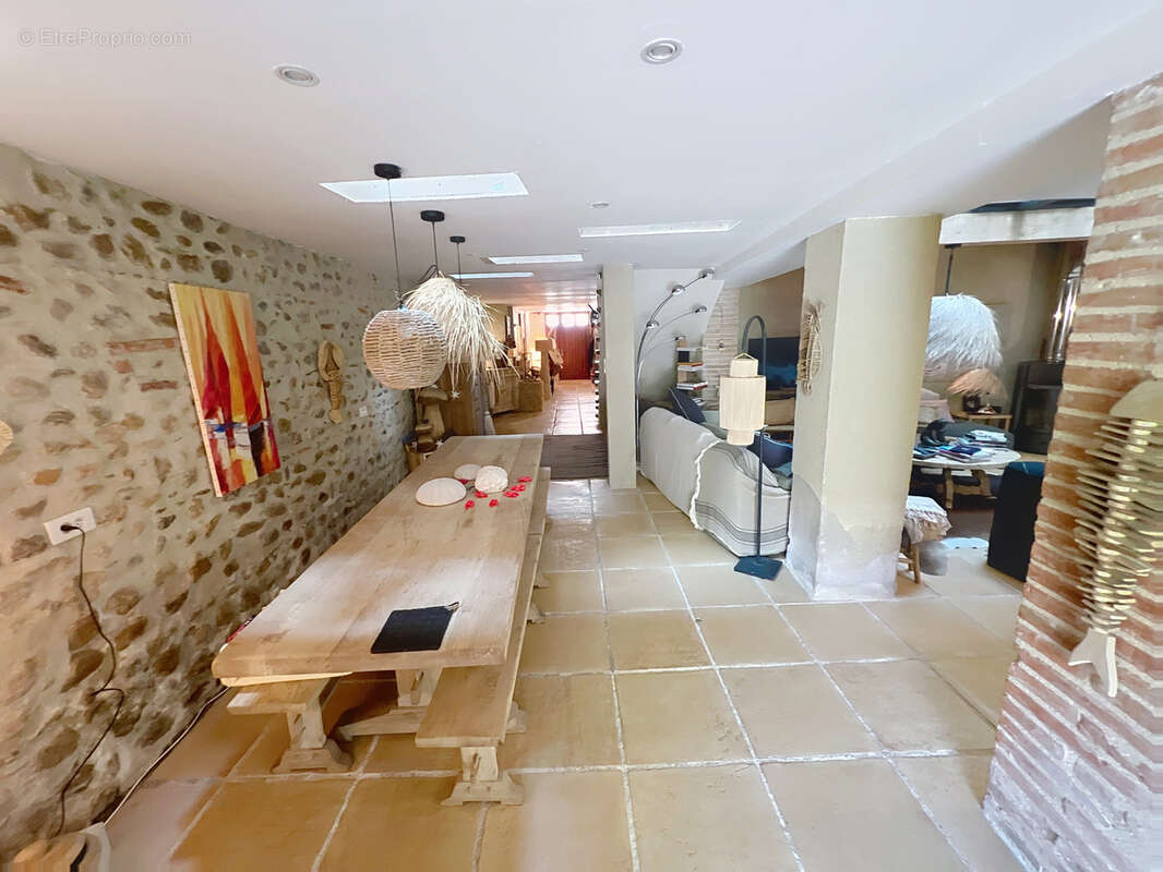 Maison à PEZILLA-LA-RIVIERE