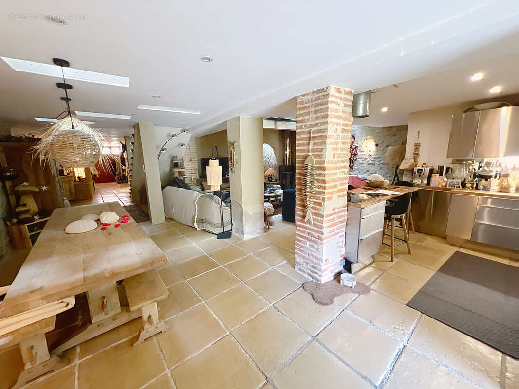 Maison à PEZILLA-LA-RIVIERE